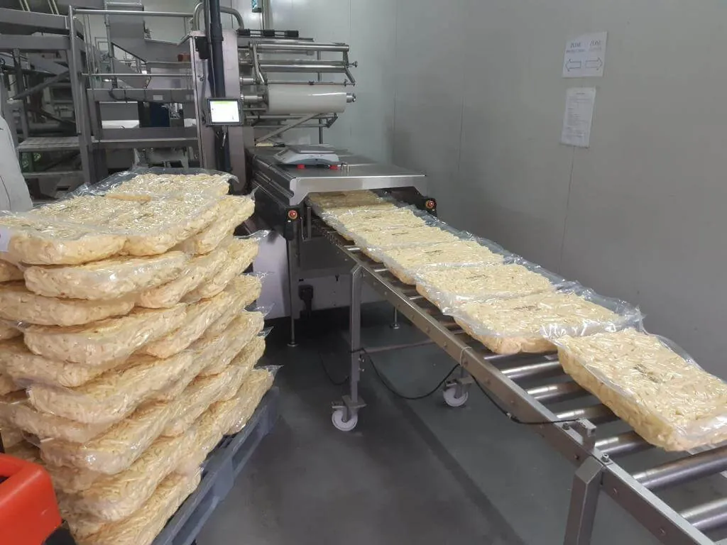 Emballage des frites fraîches sous vide