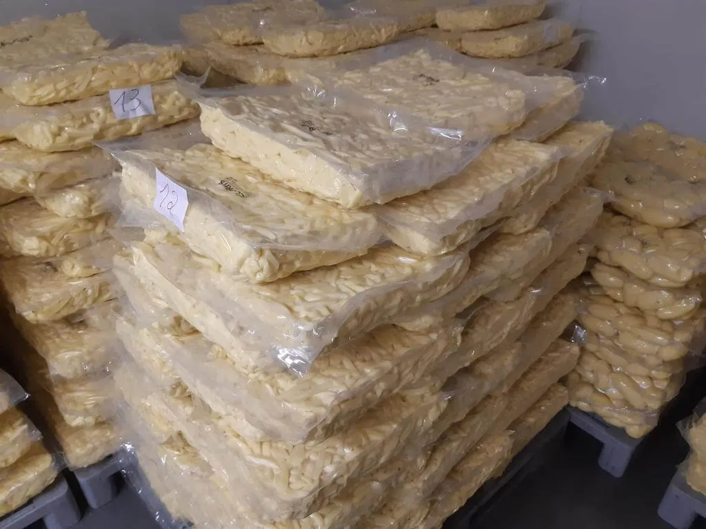 Palettes de frites fraîches prêtes pour la livraison